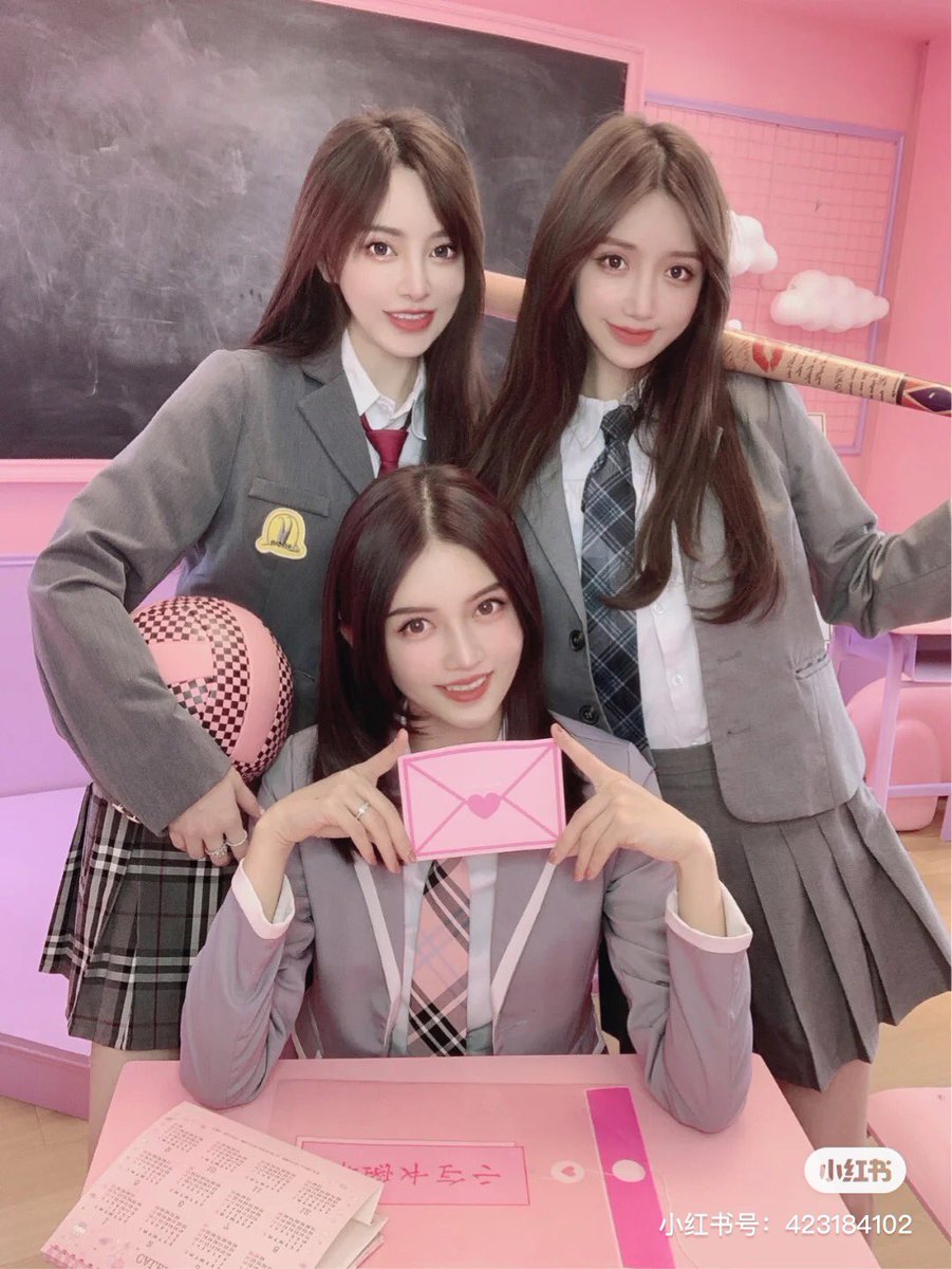 中華红news 中国で流行中 制服コーデ 中国では制服が流行っています 普段着として着ている人も 中国美人 中華美女 中国コスメ 中国メイク 中華メイク 美容垢さんとつながりたい 自分磨き垢さんと繋がりたい モチベーション