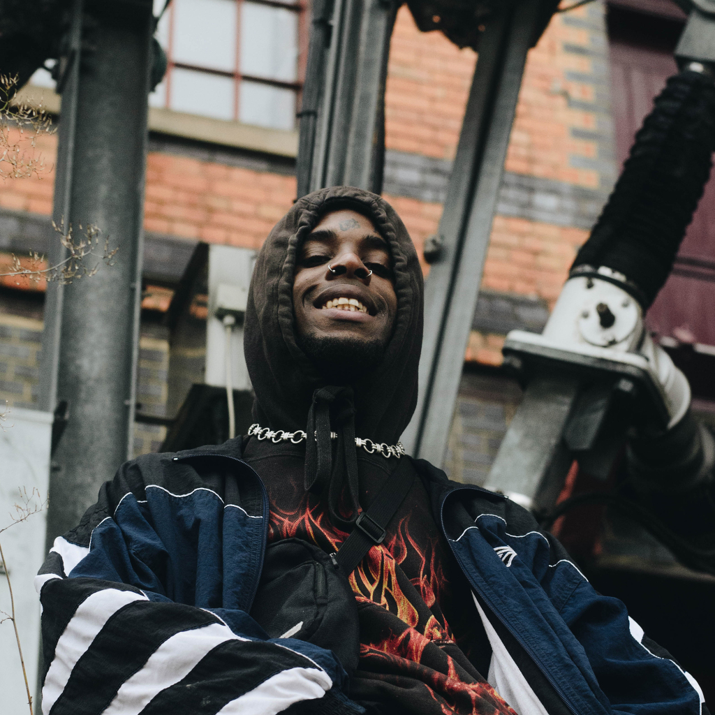 anrfactory's tweet image. UK punk-aesthetic rapper and rising star Deijuvhs has released new track ‘Creepin Thru Da Nite’. 

On the first explosions of glitchy, bassy growling through the speaker (which had to be, to save damage, turned down), Deijuvhs doesn’t hold back in  #aesthe anrfactory.com/?p=23264