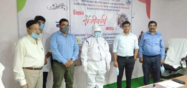 FOB_Chhatarpur's tweet photo. #छतरपुर: #AtmaNirbharBharatAbhiyan से प्रेरित होकर जिले के राजनगर क्षेत्र के SDM स्वप्निल वानखेड़े के निर्देशन में #मिशन_संजीवनी_कवच शुरू किया गया, जिसका उद्देश्य PPE किट की पर्याप्त उपलब्धता सुनिश्चित करना है। इन किटों का उत्पादन स्व-सहायता समूह द्वारा किया जाएगा। (1) @BOC_MIB https://t.co/ch3z9ngoku