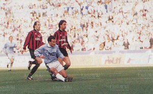 Day 39: Mezzanotte: These are the highlights of must win game for Milan in the 94/95 season as they travel to Rome to take on Lazio in a packed Stadio Olimpico. It’s Peter Brackley on comms  
