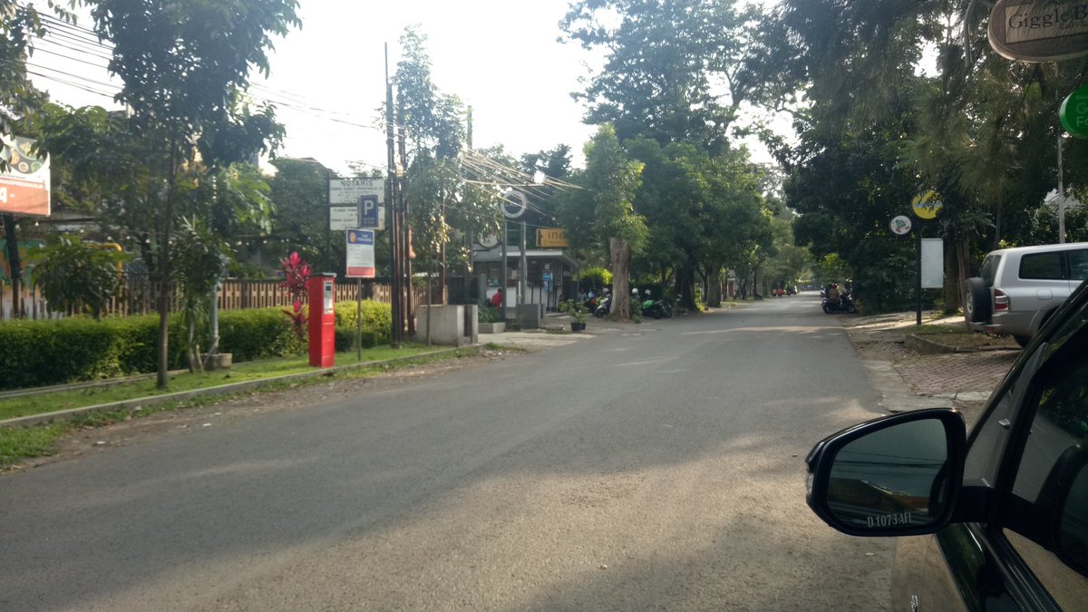 dewiawheey's tweet photo. Sabtu, menjelang malam minggu, Jl. Progo Bandung tidak pernah selengang ini. https://t.co/qxGh9O8HBr