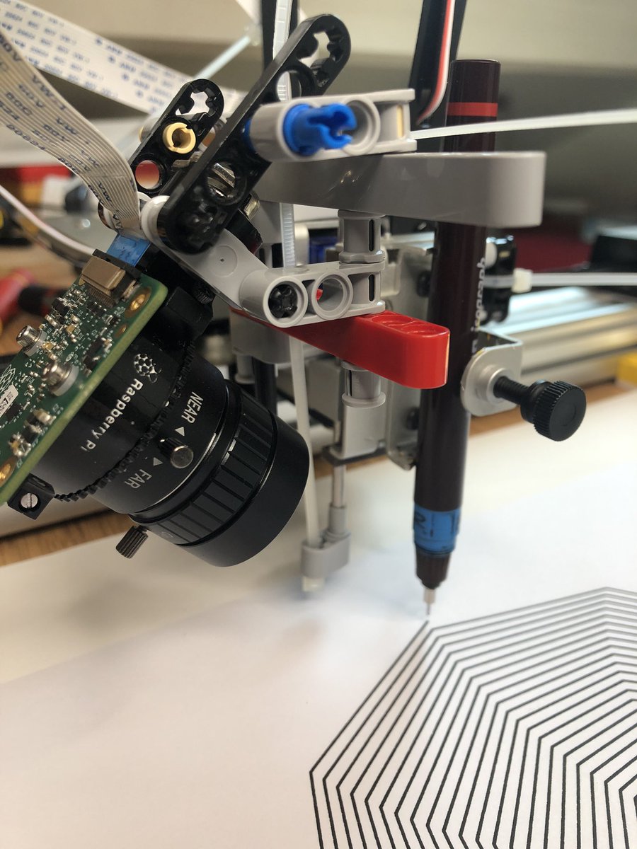TarGz's tweet photo. This sounded like a really bad idea... but couldn’t resist to give it a try... #axidraw #plottertwitter https://t.co/ZTMi7LMmWi