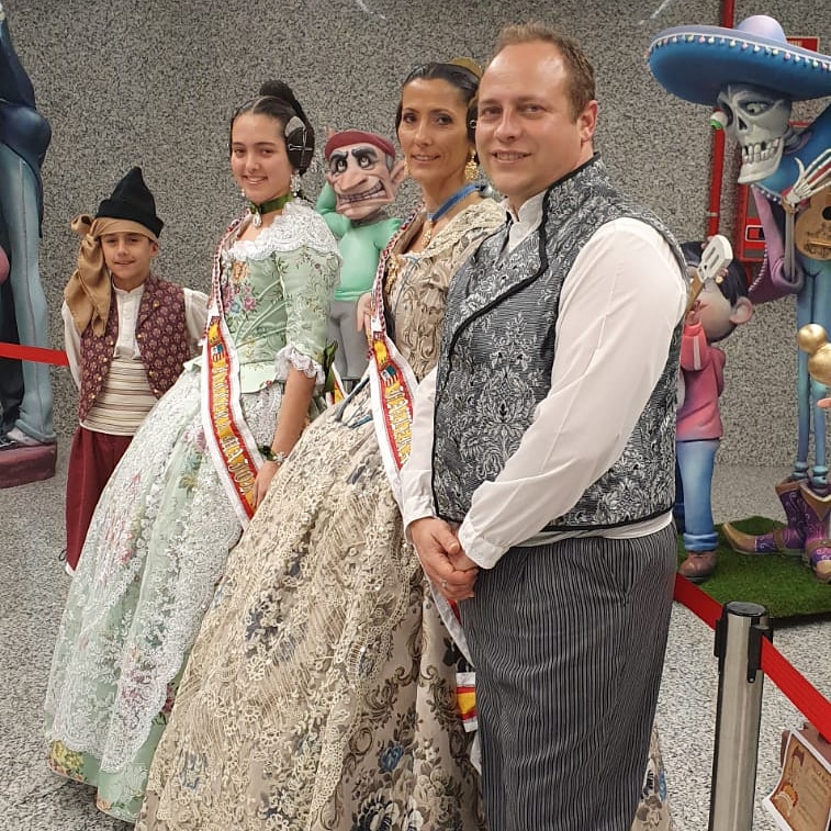 FallaNieva's tweet photo. Cerramos el ejercicio 2020 con una sensación extraña.. todo sigue y comenzamos! Junta Extraordinaria para elección del Presidente para el ejercicio 2021!Y con mucha ilusión continúa David Garrido Montesinos! Enhorabuena Presi!  👏❤

#FallaOlmosNieva #HacemosFalla https://t.co/DWEKJ6R1qI