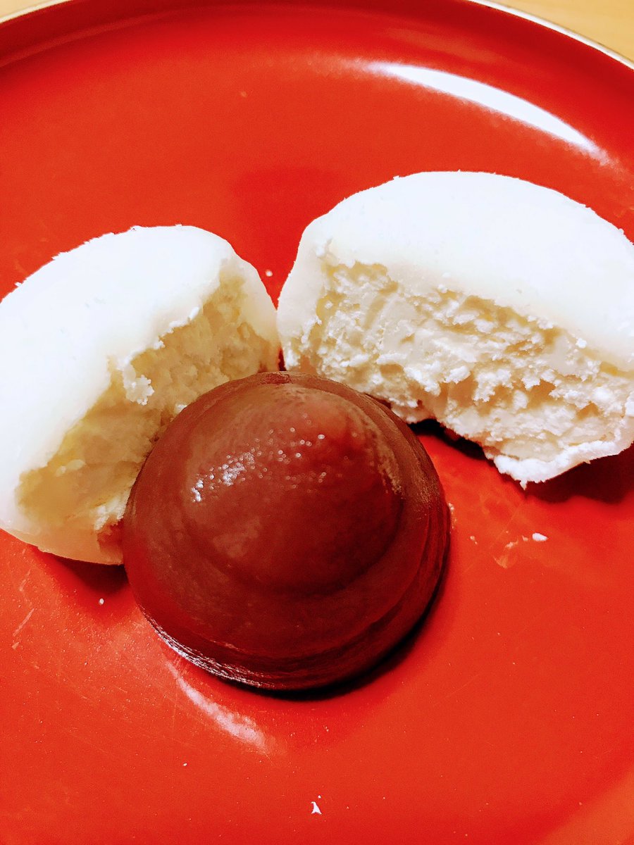 美味しいものは外出自粛中のささやかな楽しみ。 コンビニアイスに