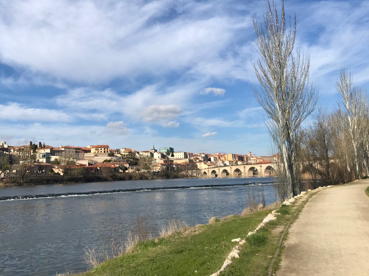 gagoruiz's tweet photo. Desde #Pinilla a #Carrascal pasando por #ElSepulcro, #Cabañales y #SanFrontis ¿Conoces las curiosidades de la #margenizquierda del #Duero en #Zamora? 
ABRO HILO https://t.co/VWw3lV6ACZ