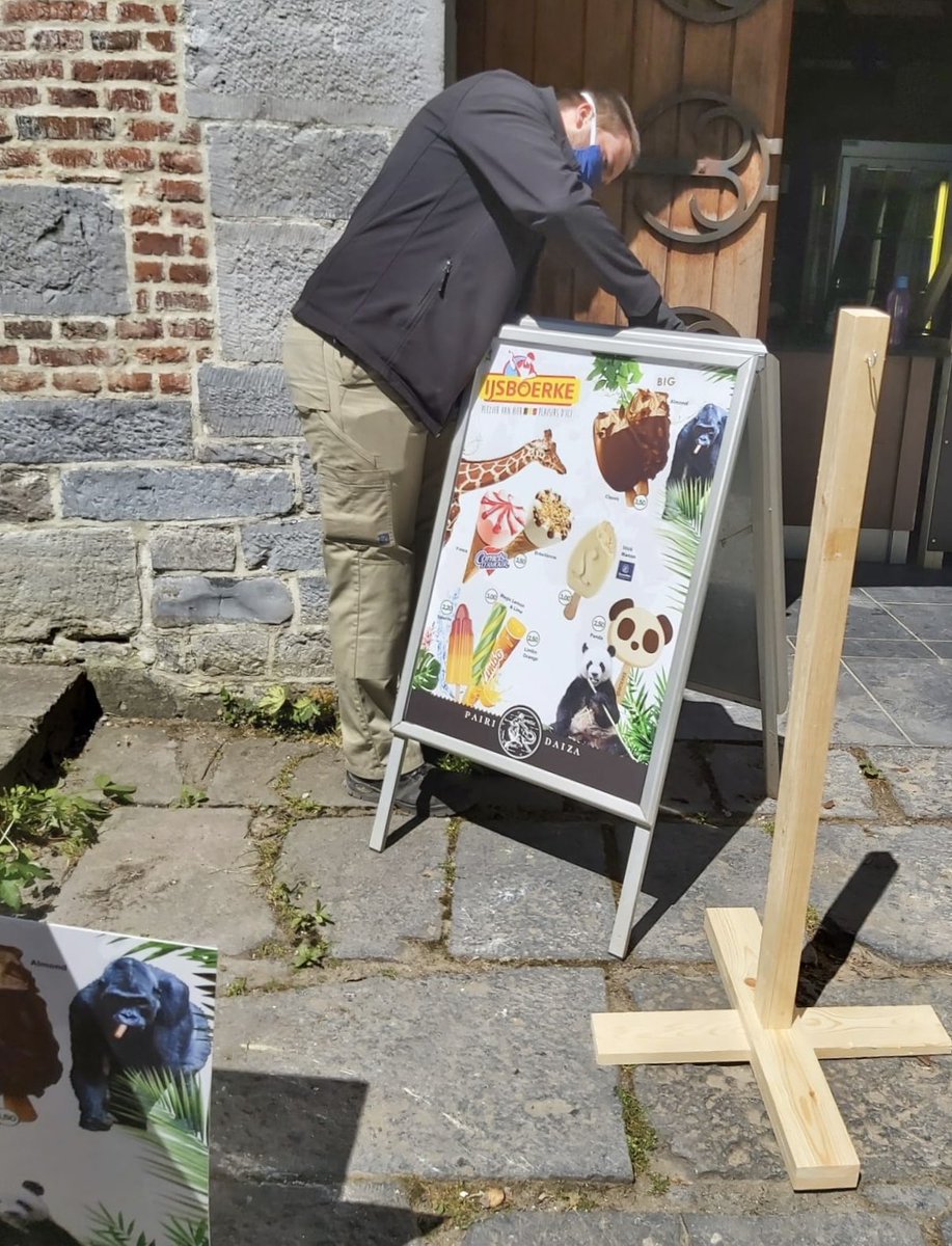 Vanaf maandag mag <a href="/pairidaiza/">Pairi Daiza</a> terug open. Onze lekkere <a href="/IJsboerke/">IJsboerke</a> ijsjes zijn er al. Nu nog de laatste hand aan het publiciteitsmateriaal.
#pleziervanhier