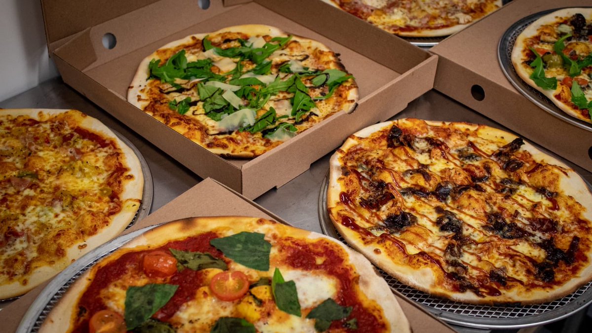 ThePodNewport's tweet photo. Win x4 artisan pizzas from The Pizza Pod TONIGHT!
Head over to @thepodevents Facebook page for more details🍕
#thepod #thepodevents #thepizzapod #pizzapod #freepizza #pizzadelivered https://t.co/af8wY2iO6y