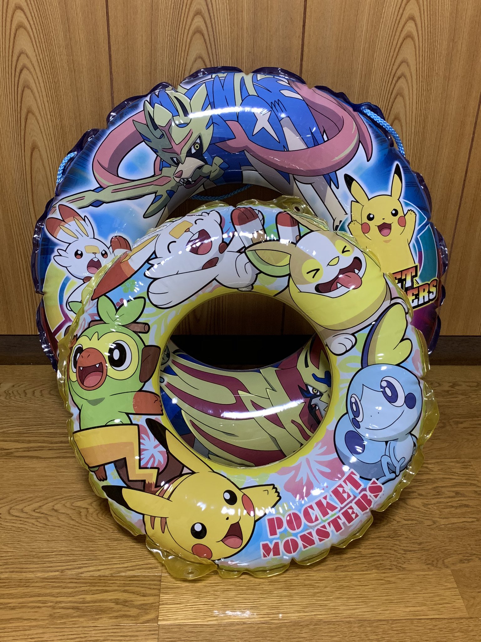 エサタロウ Futalow 超多忙期 買ったので今年のポケモン浮き輪を