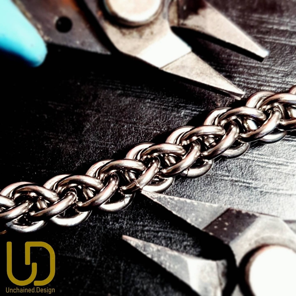 Unchained_Clare's tweet photo. Working on 16g stainless steel for this chunky JPL3 bracelet. Hoping my #xuron pliers are up to the task! Should get a lot done during D&D tonight...
.
.
#chainmailjewelry #chainmaillejewelry #chainmailjewellery #chainmaillejewellery #chainmail #chainma… https://t.co/9rJMO8YPUU https://t.co/KkojNQLOKr