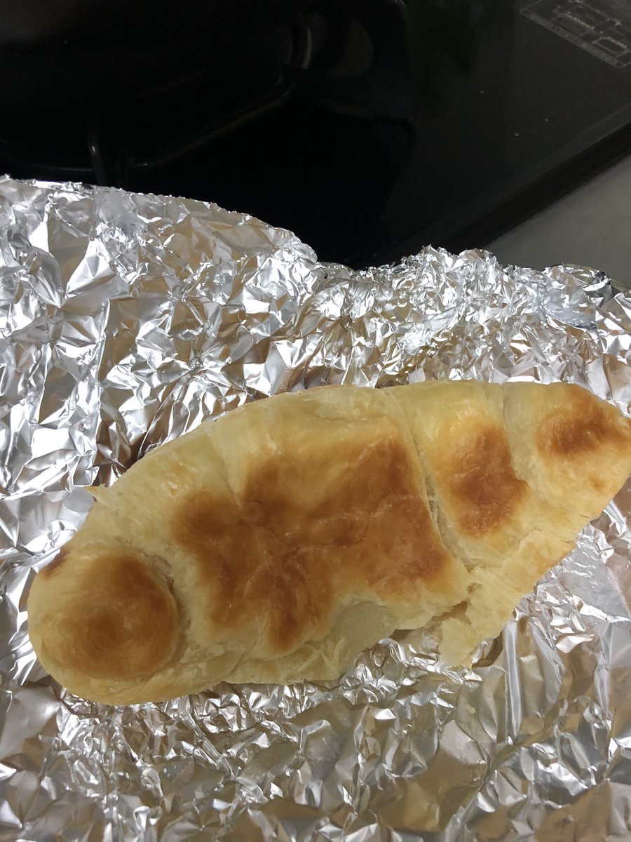 林家 きく姫 Kikuhime ガスコンロの魚焼きグリルでクロワッサン が美味しく焼けた アルミホイルで巻いて 少し焦がしてしまったが外サクッ 中モチモチフワ ガスコンロ 魚焼きグリル ステイホーム クロワッサン ピカール Picard Croissant 冷凍