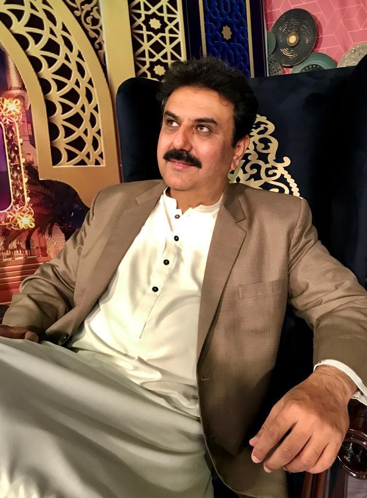 najamwalikhan's tweet photo. آج بائیس رمضان المبارک ہے۔ میری امی بتاتی تھیں کہ جب میری پیدائش ہوئی تو وہ یہی تاریخ اور جمعے کا مبارک دن تھا۔ 

اللہ تعالی مجھے اس دن کی حرمت اور تقدس جیسی ہی سوچ، عمل اور کردار عطا کریں۔
آمین https://t.co/Mll8XdxSVR