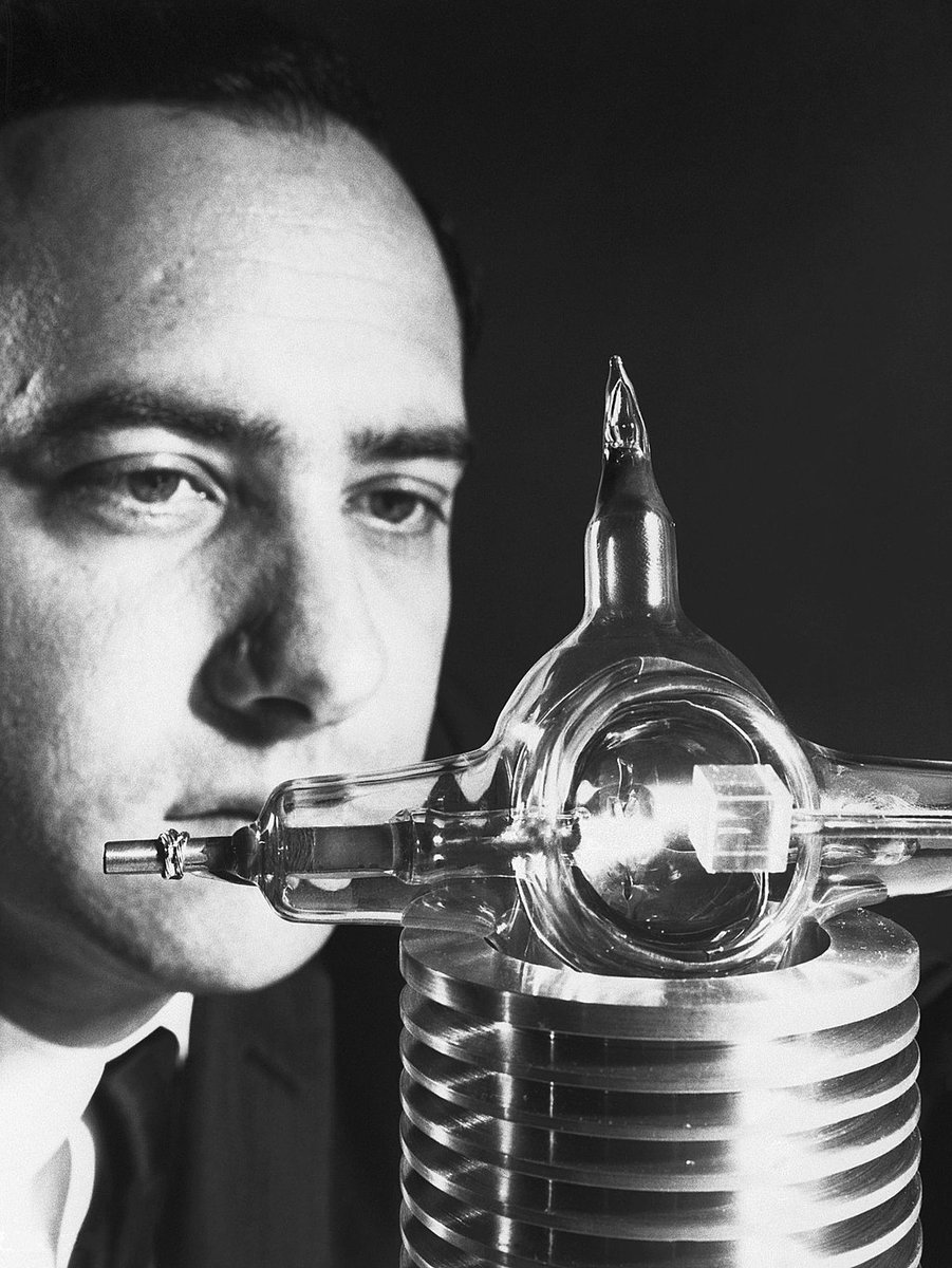 #OTD 16 May 1960, first successful operation of a #laser is credited to US physicist and engineer Theodore Maiman, and now we mark this anniversary with <a href="/UNESCO/">UNESCO 🏛️ #Education #Sciences #Culture 🇺🇳</a>
 #InternationalDayOfLight <a href="/IDLofficial/">International Day of Light 16 May</a> 👉 en.unesco.org/commemorations… #IDL2020 #SEETHELIGHT