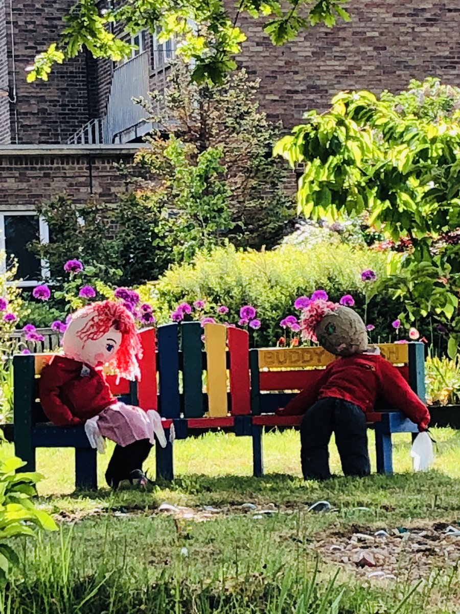 Brilliant art on display representing social distancing @JG_Headteacher. Welcome to both new additions and thanks to all @jessegrayschool for all you are doing to serve our community. #ProudGovernor