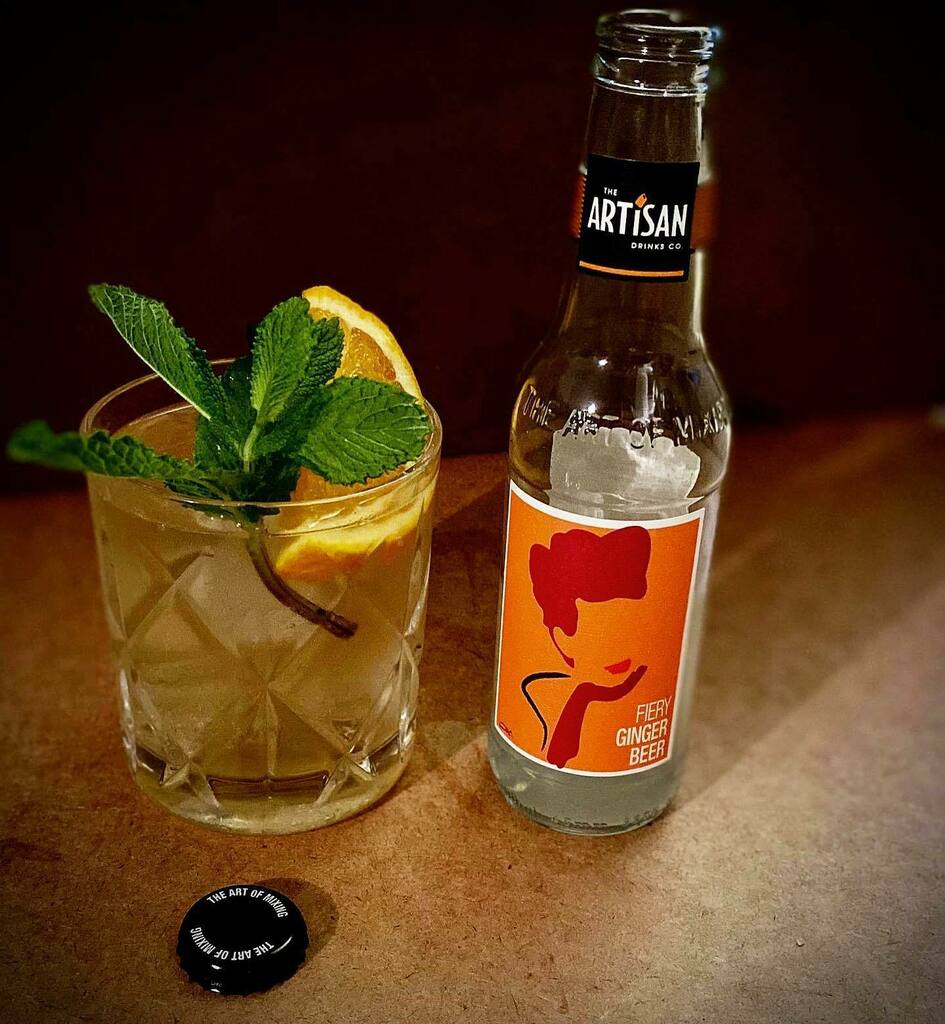 artisandrinksco's tweet photo. Happy #worldwhiskyday 🥃 celebrate with our Artisan Whisky cocktail 👇
▪️50ml bourbon
▪️10ml simple syrup ⁠
▪️2 dashes orange bitters ⁠
▪️Top with Artisan Fiery Ginger beer
⁠
Buy our Fiery Ginger Beer from our online shop 👉 https://t.co/hNcYqqHQl8 ⁠
⁠
@adam.n.tingz #whisk… https://t.co/4zEPAnx9Hi