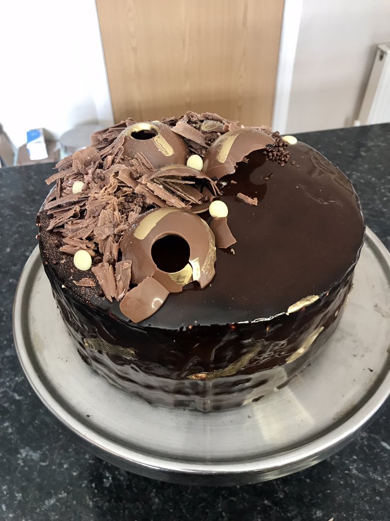 pantrychef's tweet photo. Happy birthday @NicolaKerrSmall when you have to work through the night to make your wife surprise birthday cake #never again #chefsofinstagram
#thestaffcanteen
#chefroll
#isolationChef
#chefnetwork https://t.co/8JyRjwHnr4