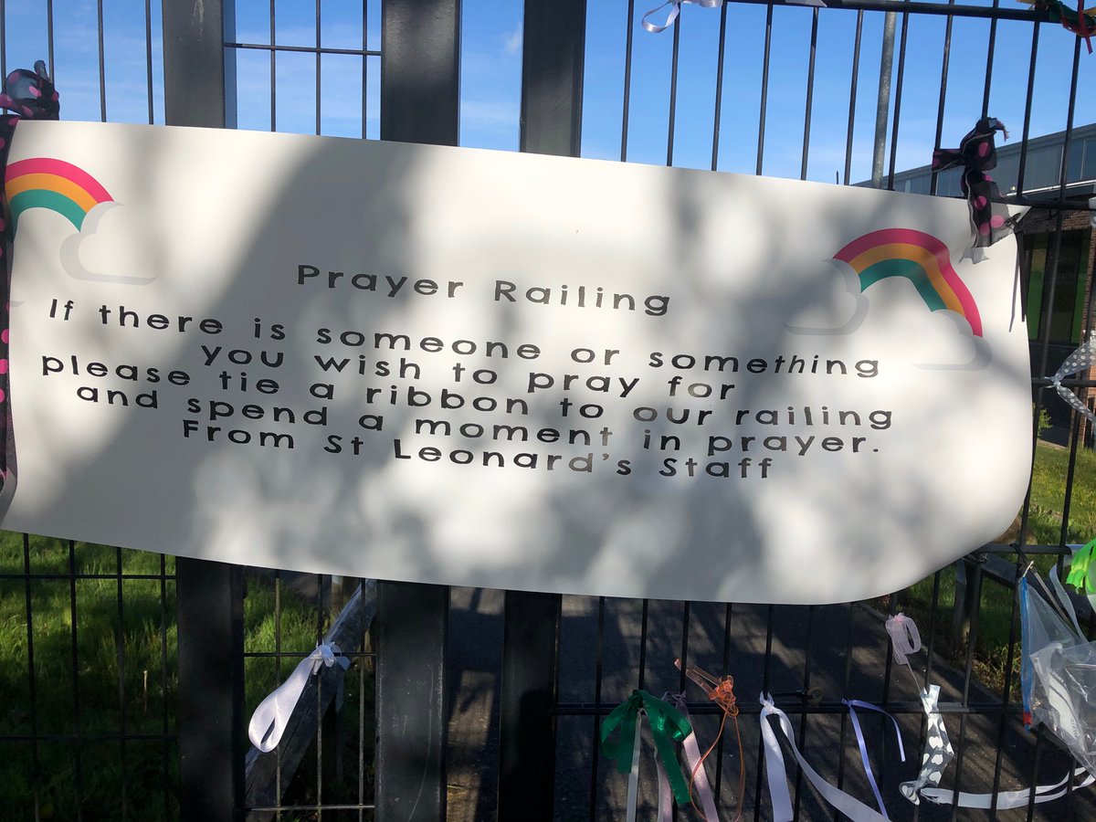 yim1111's tweet photo. Lovely visit to our school prayer railing. Beautiful way to help school children and staff feel connected to each other 🌈🙏 https://t.co/lagadrKeh2