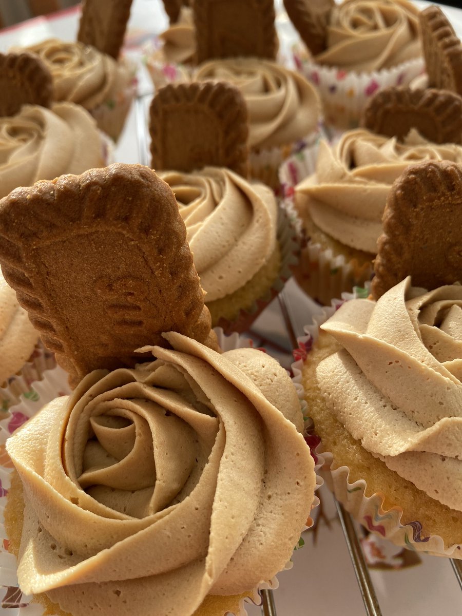 _khadx's tweet photo. Baking is my happy place 🧁👩🏻‍🍳 https://t.co/9GlhFd3HYm