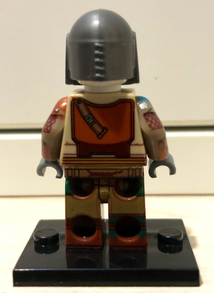 OneDollarLego's tweet photo. Astonishing custom paint job on the figure. Detail is crazy! Even parts covered by cape. Very very accurate.
The helmet is from Lego’s Boba Fett figure I’m sure.

9,5/10⭐️

#Mandalorian #Mando #StarWars #BabyYoda #LegoWill #Lego https://t.co/88HVL95sC8