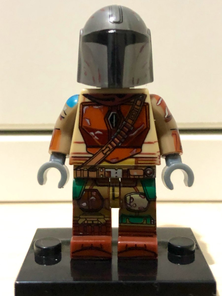 OneDollarLego's tweet photo. Astonishing custom paint job on the figure. Detail is crazy! Even parts covered by cape. Very very accurate.
The helmet is from Lego’s Boba Fett figure I’m sure.

9,5/10⭐️

#Mandalorian #Mando #StarWars #BabyYoda #LegoWill #Lego https://t.co/88HVL95sC8
