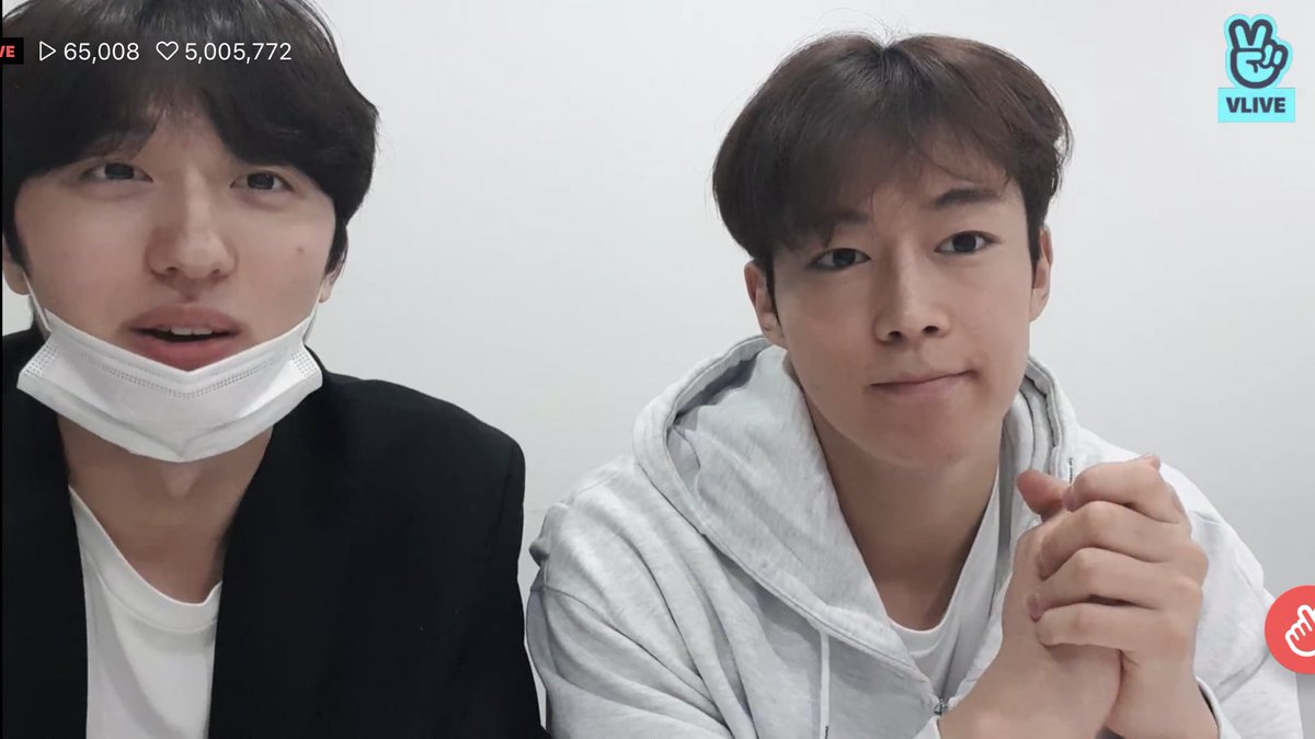 angeIdawon's tweet photo. chani live ft. dawon 😗 @chanissiii @bebichani https://t.co/B3ZXR9kdfH