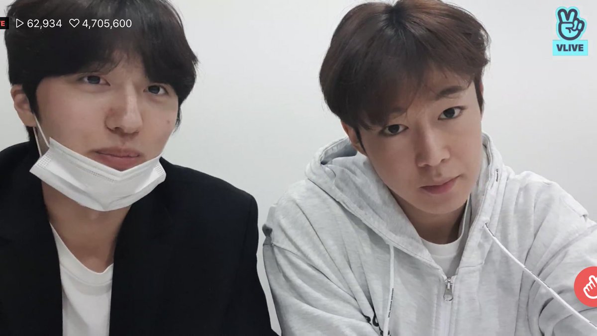 angeIdawon's tweet photo. chani live ft. dawon 😗 @chanissiii @bebichani https://t.co/B3ZXR9kdfH