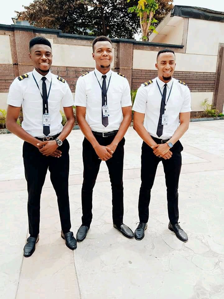 ntuen_david's tweet photo. Ask of De Klashik and more...
Best ushering team ever...
Pls help retweet🙏🙏🙏
This girls are looking smart and Good💓💓💓
@pamilerin 
@realseunwilliam 
@adekunleGOLD 
@DeKlahsik 
@TheVolqx
@metuchizzy 
😍😍😘😘

Thanks a lot🙌🙌 https://t.co/7iwALWVJBx