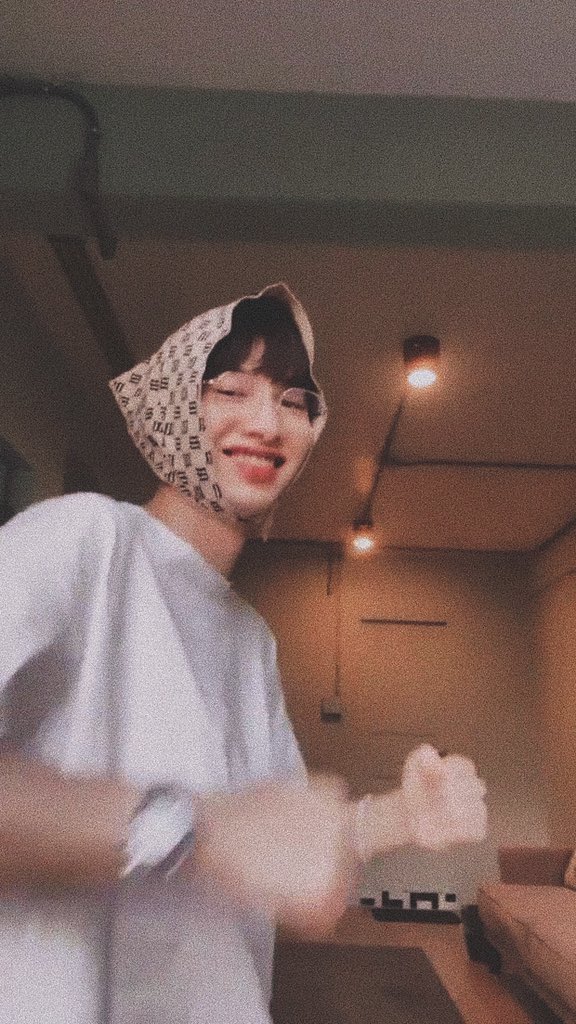 1___st's tweet photo. Cuter than u think jingjing シ https://t.co/qoDoVFVePk