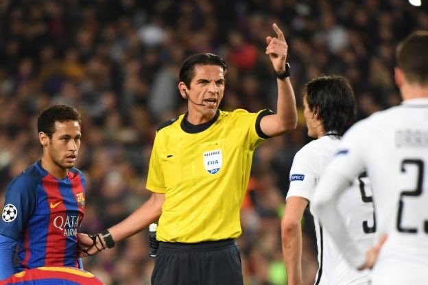 🚨 OFFICIEL : Deniz Aytekin, l'arbitre de la remontada Barça-PSG, a été reconnu fautif par l'UEFA ! La commission de discipline estime qu'il a échoué dans l'exercice de ses fonctions 😱

L’arbitre pourrait être sanctionné par l’UEFA. 

Un des plus gros vols de l’histoire...