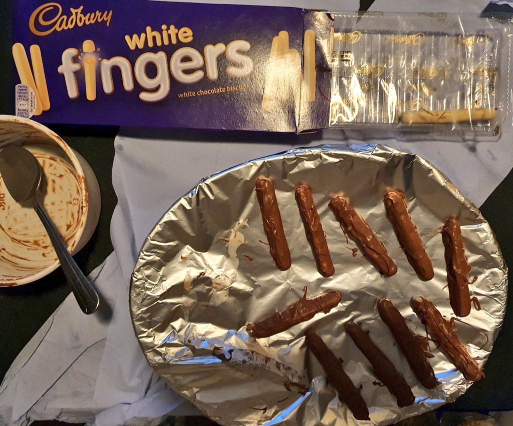 Desperate times call for desperate measures <a href="/CadburyUK/">Cadbury UK</a> (don't worry, it's legit Dairy Milk) #homemadeFabFingers