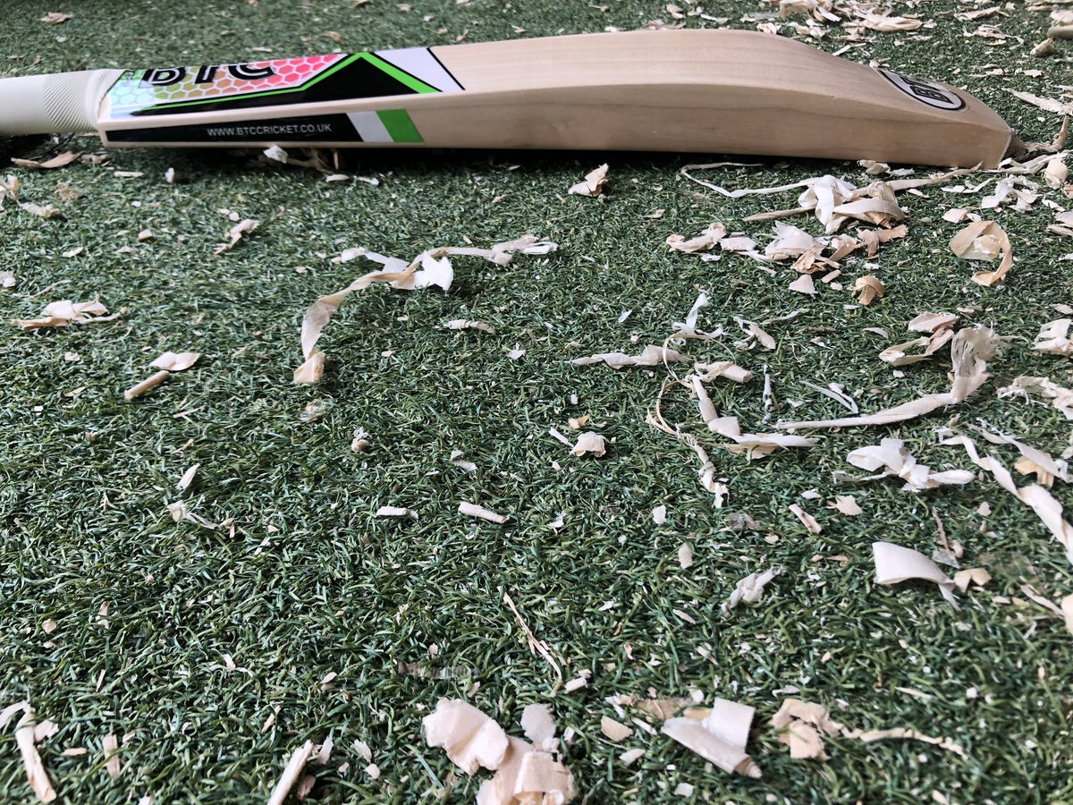 Return to cricket offer 2! This Huge grade 2 is now only £185! Massive specs - 40mm Edges, 22mm Toe, pings like a rocket 🚀! Absolute bargain. Get in touch for more information or to purchase. #btccricket