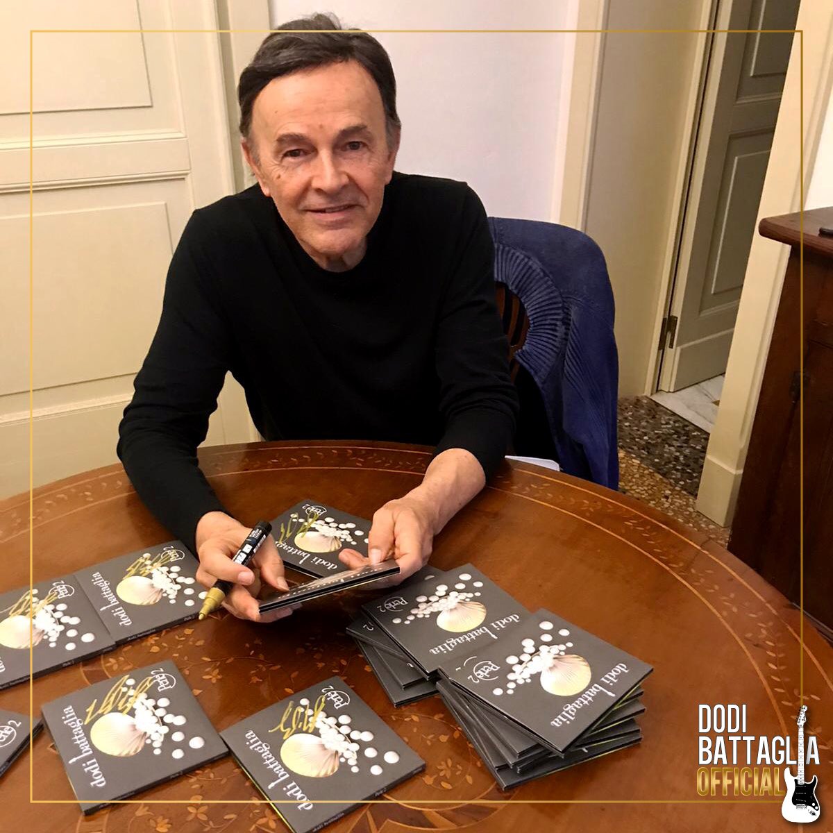 dodibatt's tweet photo. Ieri ho cominciato ad autografare le copie di #PERLE2 di #AzzurraMusic https://t.co/8us6a8fxHV. Mi stanno arrivando i vostri primi commenti dopo l'ascolto in streaming sulle varie piattaforme: https://t.co/sKipCjpxM9
Grazie per il vostro entusiasmo!
#DodiBattaglia https://t.co/uCxj8VgEiy
