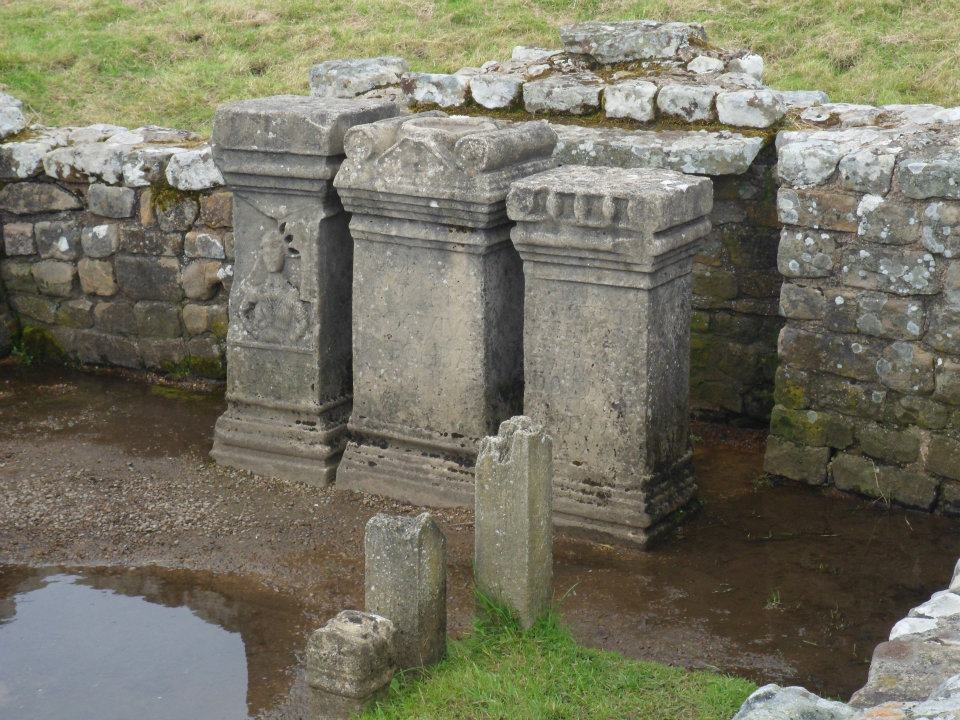DrJEBall's tweet photo. Remains of a #Roman Mithraeum near the fort at Carrawburgh (#HadriansWall), built around 200AD, &amp; used until c. AD350. The altars on display are replicas of three found at the site, dedicated by officers of the First Cohort of #Batavians stationed at the fort.

#RomanSiteSaturday https://t.co/wqqb5cIRaD