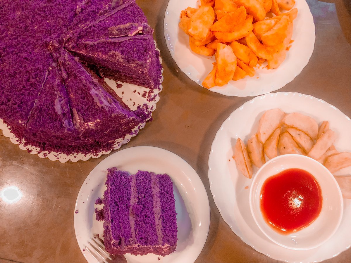 iamtzie's tweet photo. 😍😍😍

📍Ube Cake - Cebu Cardinal Bakeshop
📍Potato Wedges ala @trixiaaadiaz 💕 https://t.co/R2wLNlc3tQ