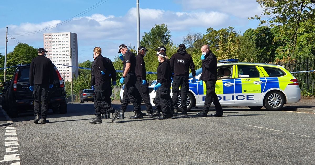 sportsdrag's tweet photo. Greenock drive-by terror traumatises kids living at scene of botched hit https://t.co/ZAFShNVc8t via @sportsdrag #sportsdrag https://t.co/4odtB2aiLB