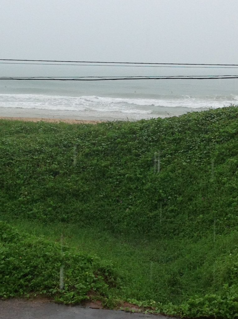 kabralcabral's tweet photo. Chuva forte no #Ceu.....e ainda tem a garotada #Surfando ..#Maravilha...#Saude ..#Paz .. https://t.co/6QgF7O3FmS