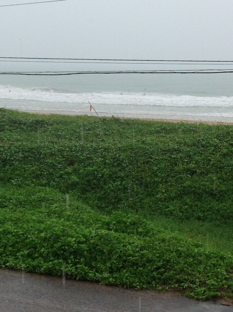 kabralcabral's tweet photo. Chuva forte no #Ceu.....e ainda tem a garotada #Surfando ..#Maravilha...#Saude ..#Paz .. https://t.co/6QgF7O3FmS
