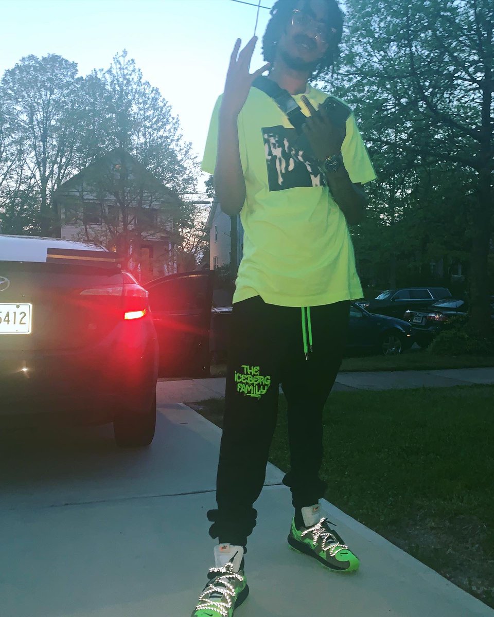 MobbLifeSLIME's tweet photo. Niggas MAD🤬 that I’m WINNING💯 they 👀know who they is 🥱, fuxk the other Side🖕🏾Free the Guys🔓 Read between the Lines 🔍📃Fuxk 🖕🏾 what they be doing on the Gram📸 Just Stay on ya Grind😈 @miababyface #FOREVERMOBBIN #PUSSYASSNIGGASAINTGOTNOLOVE4EM #MOBBDAY😈 https://t.co/ntwIo31w2G