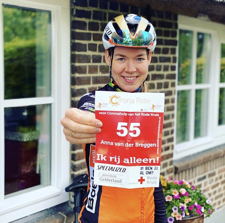 Niemand minder dan olympisch kampioene en oud-wereldkampioene wielrennen <a href="/AnnavdBreggen/">Anna van der Breggen</a> doet mee aan de Corona Ride. Morgen (zondag 17 mei) sluit de inschrijving. Schrijf je dus ook nog snel in én steun de strijd tegen corona door het Rode Kruis: nkwielrennenbedrijven.nl/coronaride