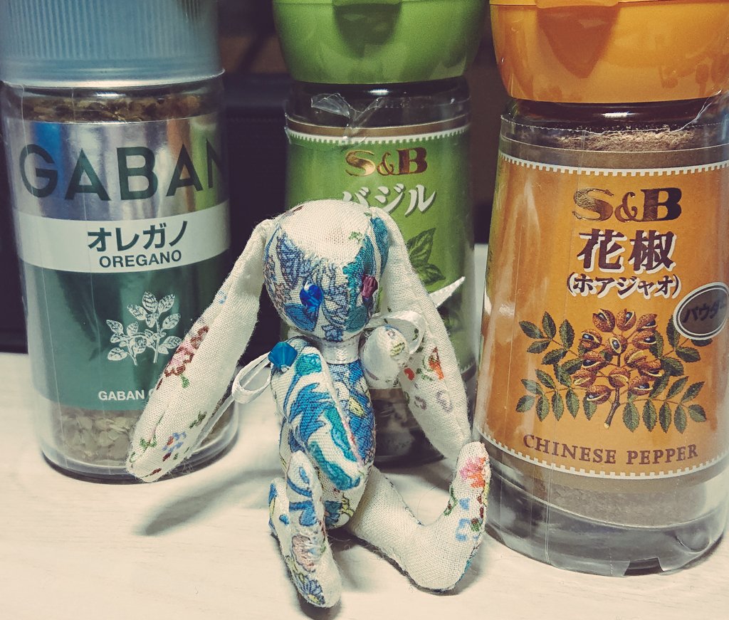 Caviar_dolls_'s tweet photo. スパイスの森🌶️🧂🌶️🐰 

#caviardolls #ぬいぐるみ #ぬい撮り #ぬいすたぐらむ #OREGANO #basil #花椒 #chinesepepper  #スパイス #spice #卓上調味料 #プチサイズ  #dollsize #ドールサイズ #プチ #softanimals #softtoy 

spice forest 🌶️🧂🌶️🐰

https://t.co/Jymogs65GM https://t.co/6zE5HaQDDD