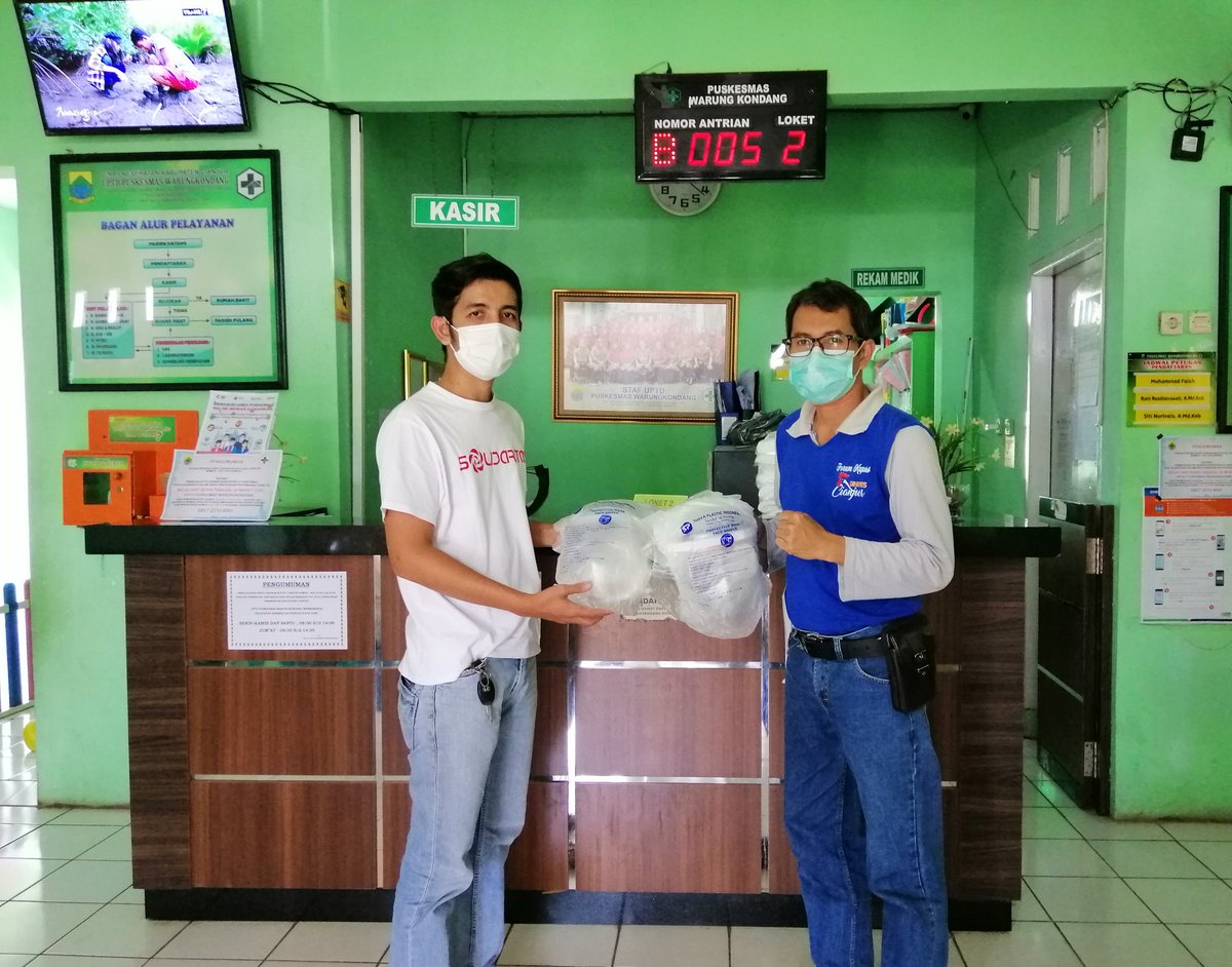 psi_cjr's tweet photo. Bantuan APD yg kami berikan mungkin belum bisa memenuhi semua kebutuhan mereka, tapi dengan segala keterbatasan kami mencoba hadir dan menguatkan bahwa mereka tenaga-tenaga medis tidak sendirian https://t.co/V1WuFk7JrS