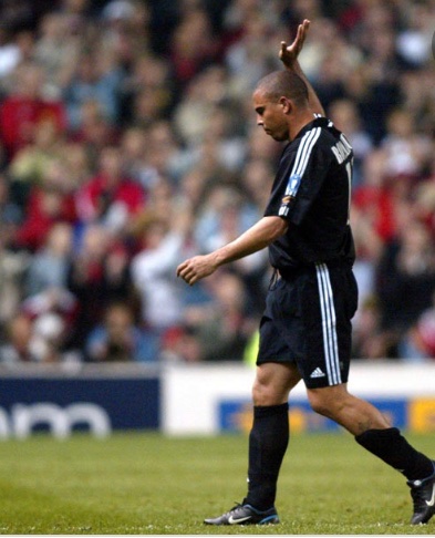 BdMboss's tweet photo. @GBChamberBoss @AVFCOfficial @Rovers @_danharrison_ @PBMediaHQ @MatKendrick @thegoalzone @nottmtails @RussellAshman1 @BRUMMIE_PJ @preparedpr 2003 Champions League:

Man Utd 4

Real Madrid 3 

Standing ovation for an away player (Ronaldo Hat-Trick) https://t.co/c5WvAePgB8