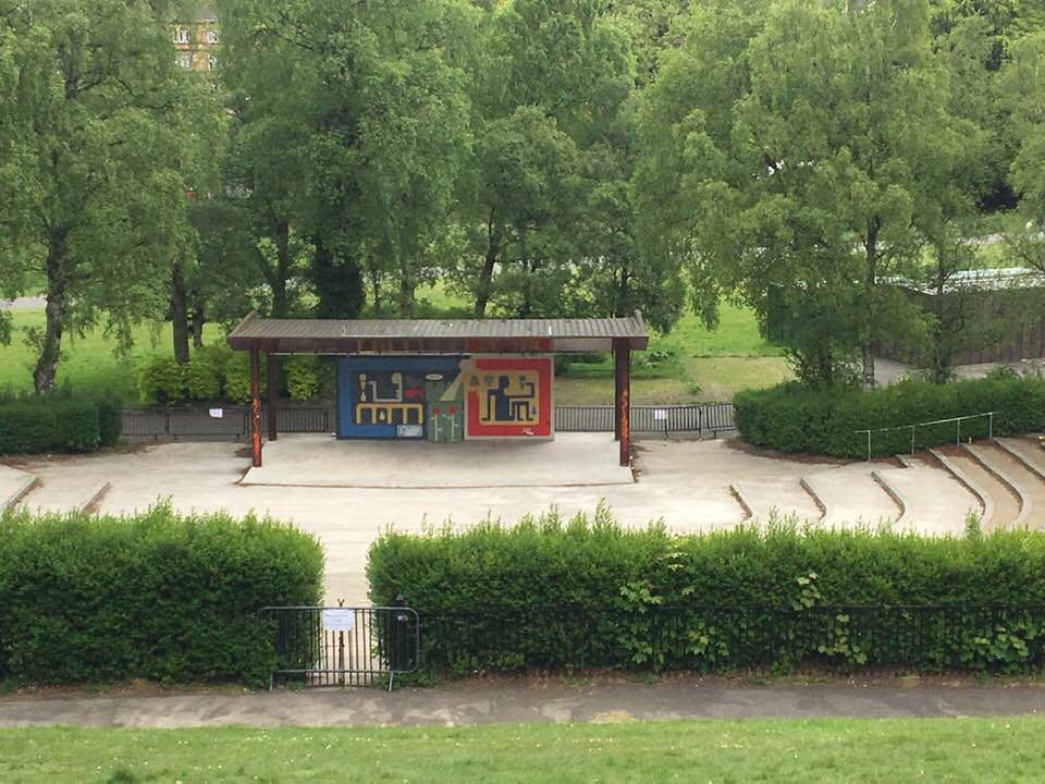 GerryHassan's tweet photo. Queen's Park, Glasgow, 12 noon: supposed time of the ultra-right racist 'UK Freedom Movement' gathering. Not one sight of a fascist anywhere despite @STVNews uncritically promoting. Two police vans &amp; police on the beat having to spend time policing a non-existent protest. https://t.co/SV8vH0AyqF