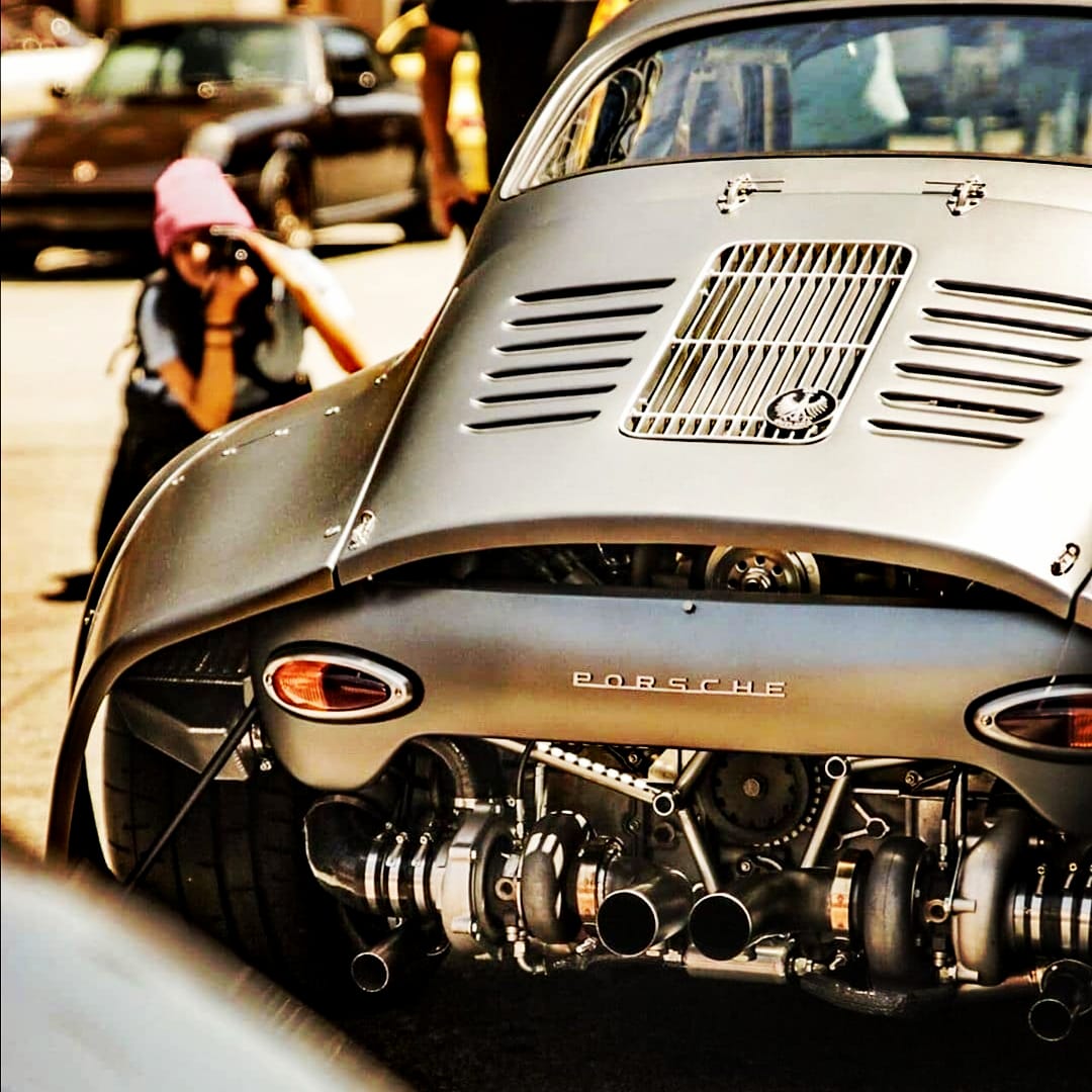 Madrugueiross's tweet photo. A perfeição em cada detalhe Porsche
#porsche #biturbo #tracaotraseira #antigomobilismo #motorboxer #cadadetalhe #classico https://t.co/oL8kKpLcbT