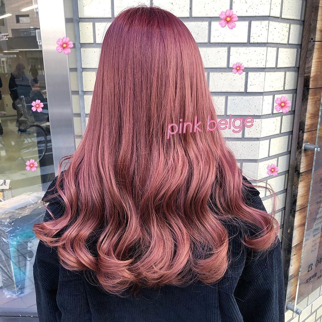 色 チェリー ピンク 髪