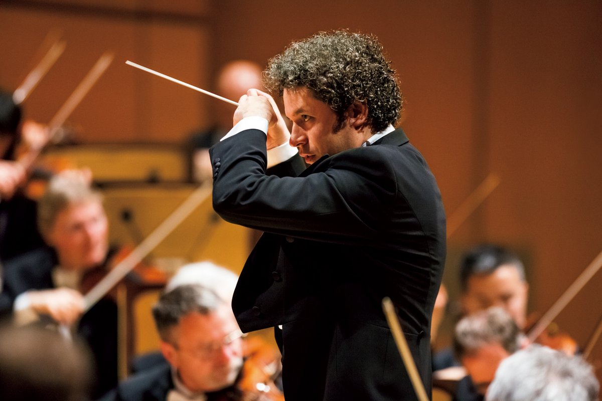 Brutus V Twitter クラシック音楽 発売中 ロサンゼルス フィルを指揮するグスターボ ドゥダメル 映画音楽 のジョン ウィリアムズをはじめ 正統派のクラシックの名曲も ミュージカルや現代音楽も 全て平等に扱うプログラムは新しい時代の到来を感じさせる