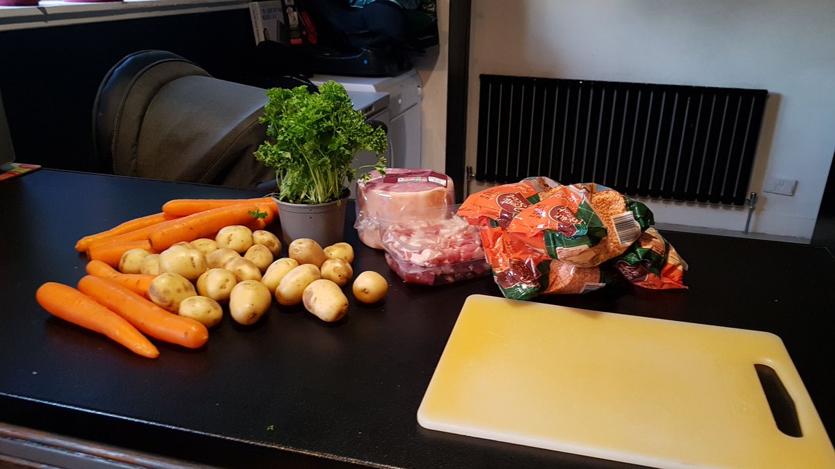 J87Lo247's tweet photo. Please RT:Since we were featured on @StaceyDooley
#LockdownHeroes we've seen a 50% increase in demand. 40 portions of soup dropped off by @KindnessHST for some of our emergency accomodated friends. 
If you can, please donate and as always RT.

https://t.co/1DtMVVPPNH https://t.co/8oMF0gKPjW