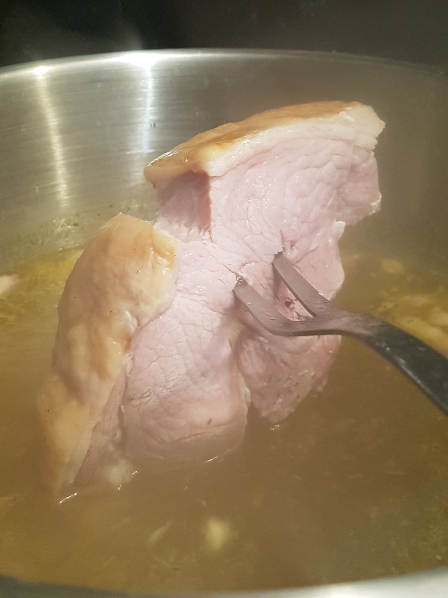 J87Lo247's tweet photo. Please RT:Since we were featured on @StaceyDooley
#LockdownHeroes we've seen a 50% increase in demand. 40 portions of soup dropped off by @KindnessHST for some of our emergency accomodated friends. 
If you can, please donate and as always RT.

https://t.co/1DtMVVPPNH https://t.co/8oMF0gKPjW