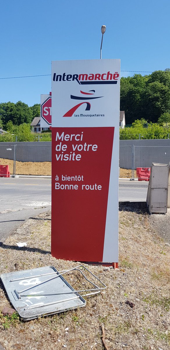 hakimouttighir's tweet photo. #Ardennes #TousSolidaires #OpérationMasquesGratuits #WeekEnd5 une belle journée pour récupérer les tissus, les laver et distribuer gratuitement des masques aux clients et aux employés d'un magasin @intermarche #ImaginezUnMondeSansMasques https://t.co/twRsEVLtqp
