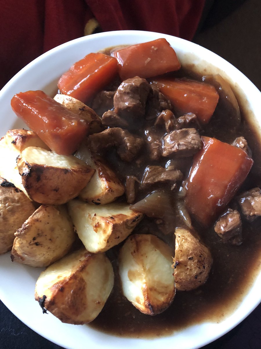 teeseehay's tweet photo. @sat_jamesmartin Stewed Steak, Onions &amp; Chunky Carrots with Garlic Roasted Skin on Tatties😋 https://t.co/o0ImZxJzfG