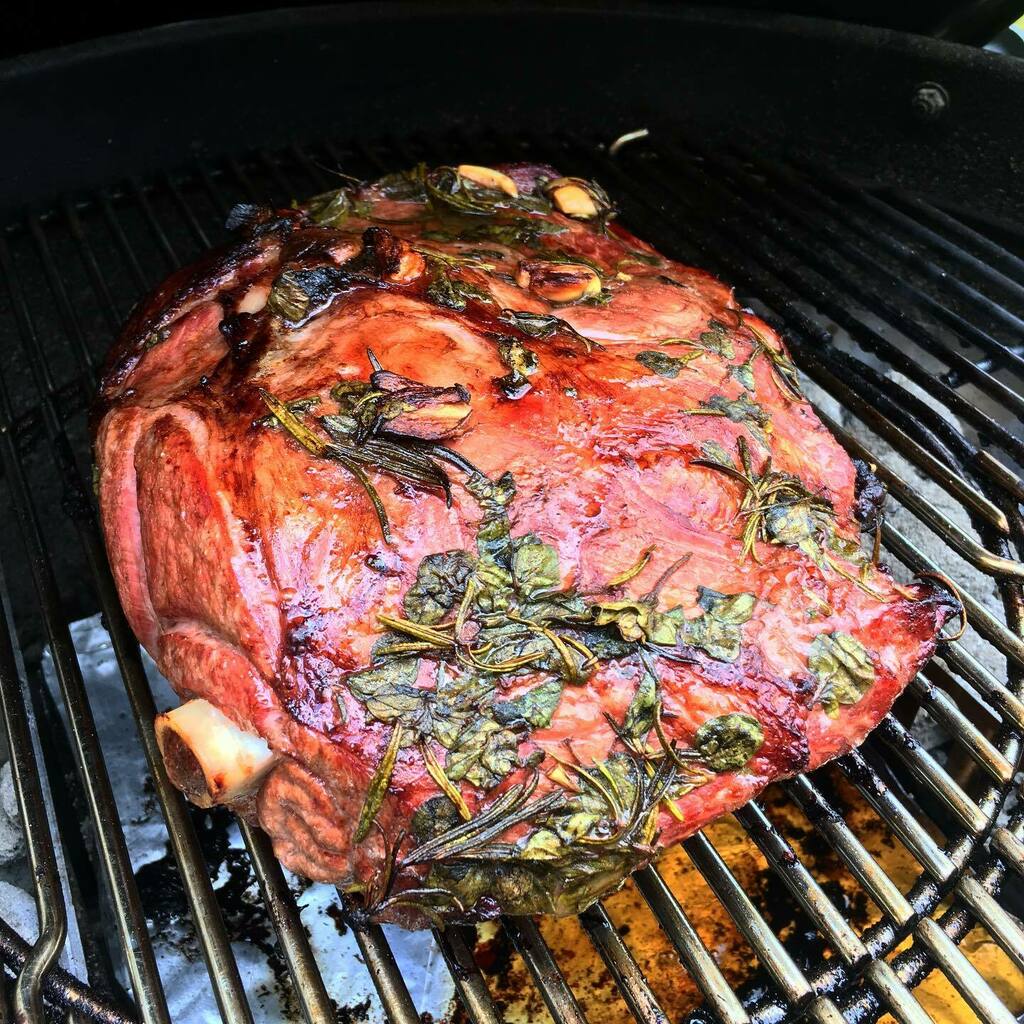 MCeeP's tweet photo. Slow BBQ shoulder of lamb 😋 so so so tasty #icookedthis https://t.co/43BXzM7JEI